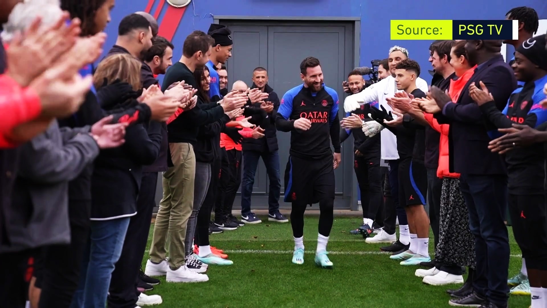 Sitting: Football: Mbappe's brother welcomes Messi's return to Saint -Germain in his own way